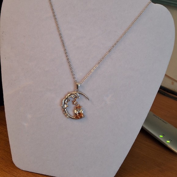 💥SALE💥Gazing Fox & The Star & Moon Silver Gold Copper Color Necklace NEW - Picture 2 of 5